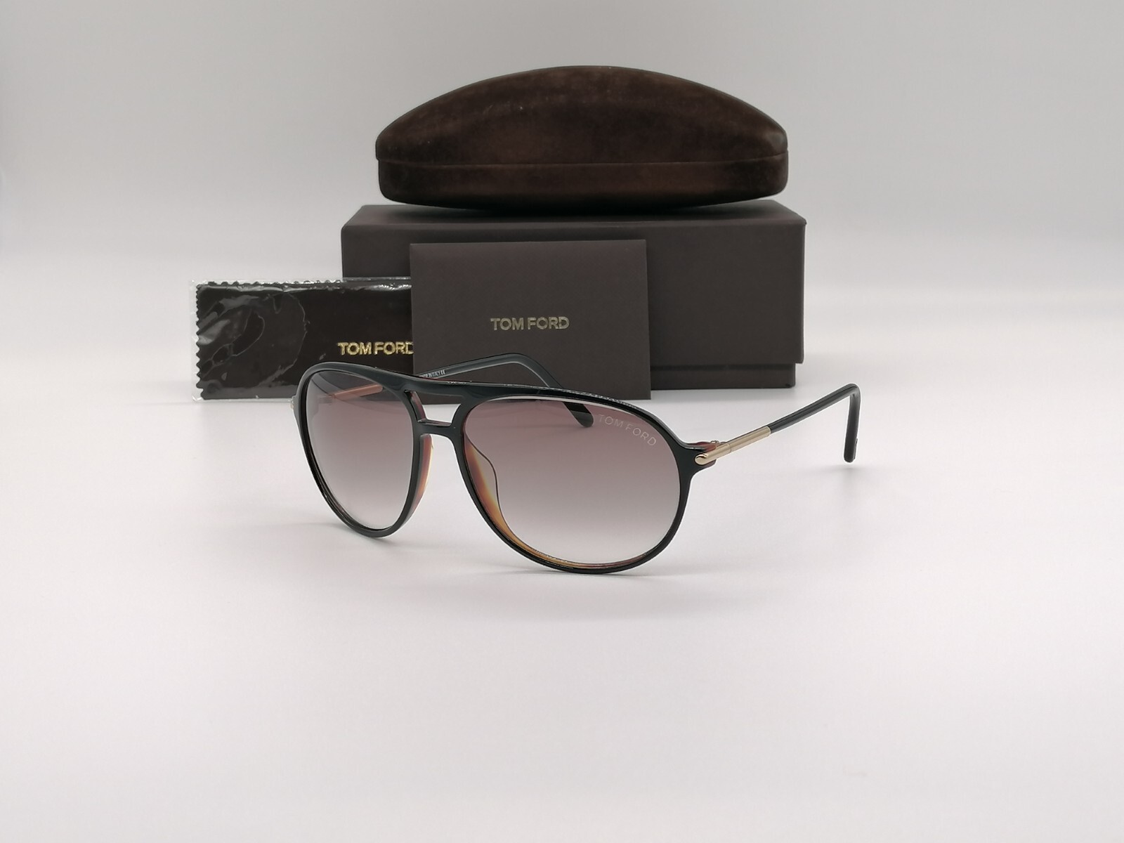 TOM FORD
ブラック マネークリップ カードケース ICON OVERSIZED SQUARE SUNGLASSES | Tom Ford Fashion