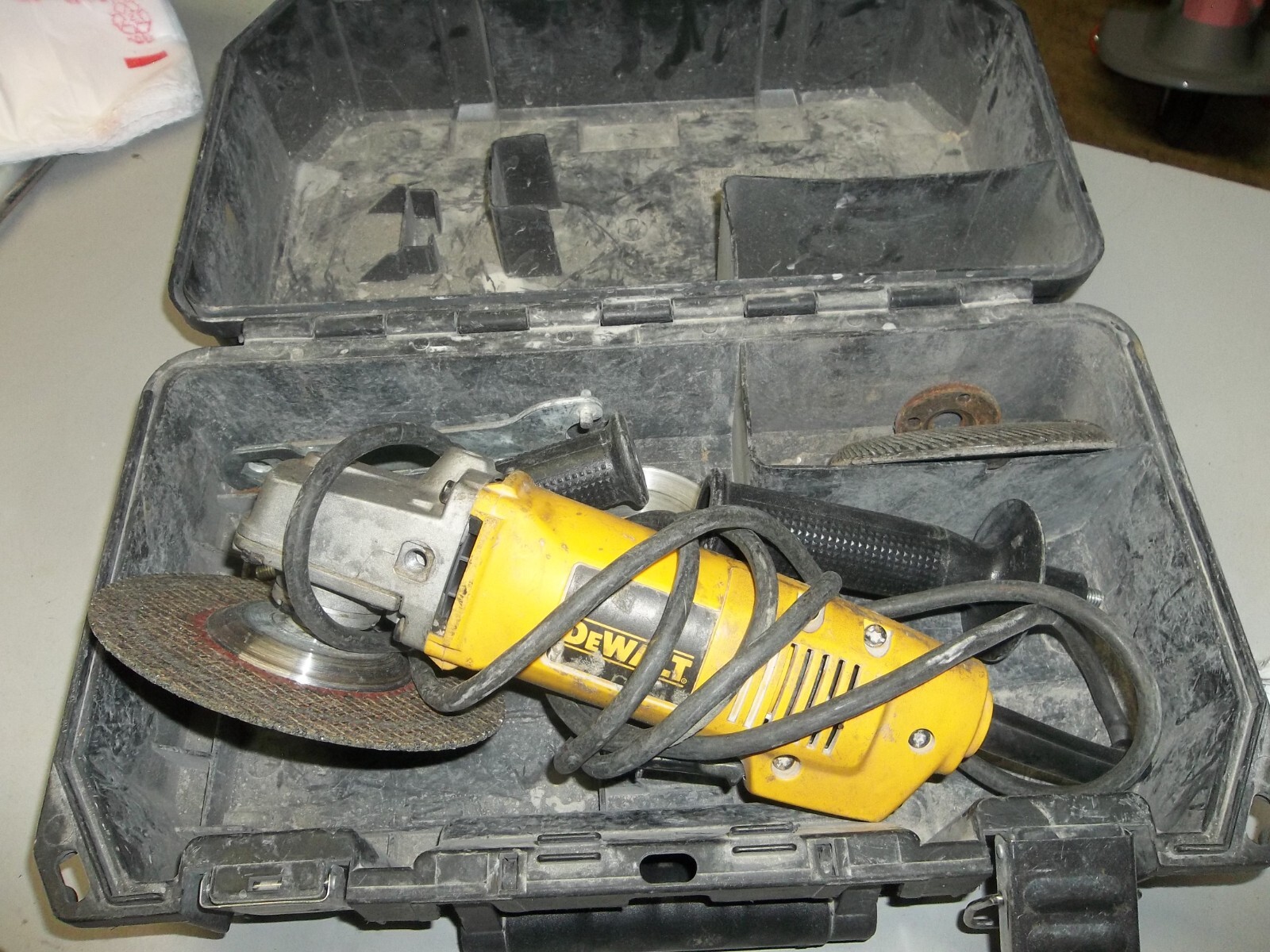 Dewalt DW402 4 1/2" Angle Grinder 120V Electric