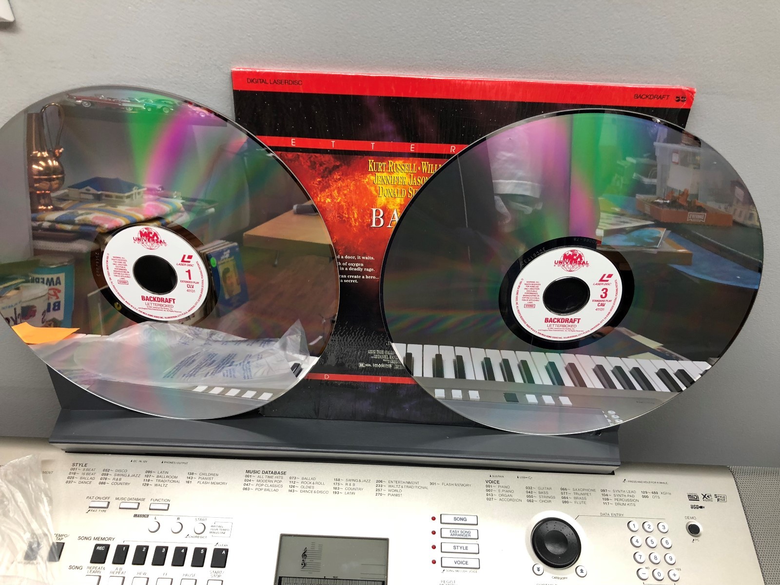 BACKDRAFT Laserdisc Kurt Russell Robert DeNiro Donald Sutherland MCA Universal