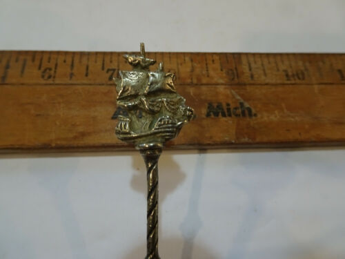 Vintage  Collector Spoon featuring the Mayflower Ship  NICE!!