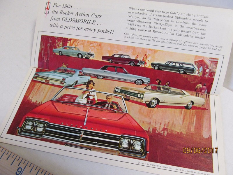 1965 Oldsmobile Dealership Pocket Sales Brochure Cutlass 442 F-85 Starfire 88 98