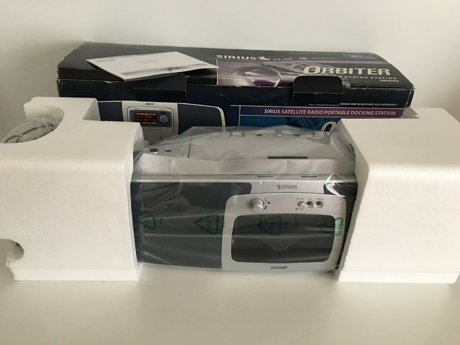 NEW Sirius Orbiter Receiver SR4000 Mobile Docking Station SM4000 Boombox SB4000