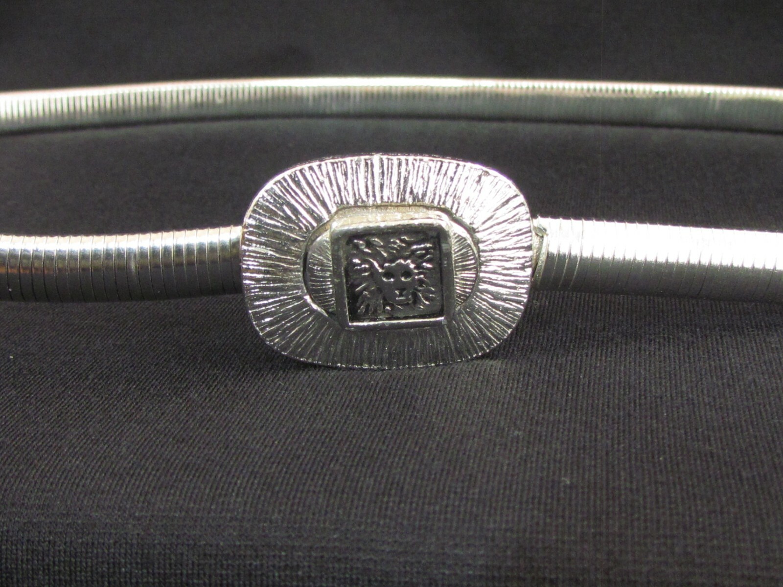 VINTAGE Anne Klein Serpentine Belt Silver Tone, Stretch, Lion Head Buckle