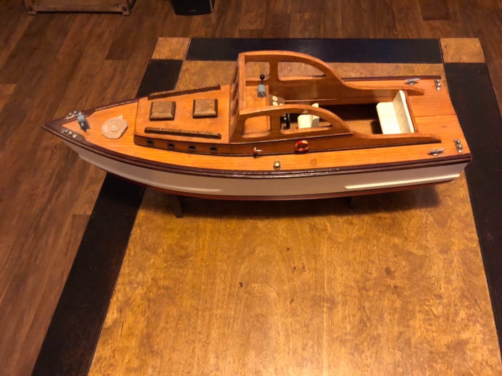 Cabin cruiser wooden model 19 1/2 X 7'