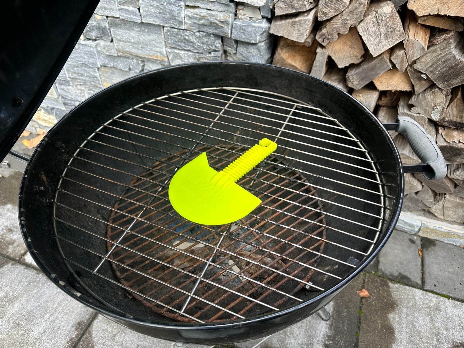 Smok-n-Scrape Grill and Smoker Scraper BBQ Residue Remover Kettle Cleaning Tool