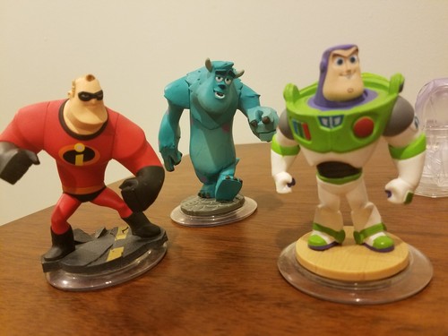 Disney infinity Accesories Bundle, figures, official game guide, 3 worlds