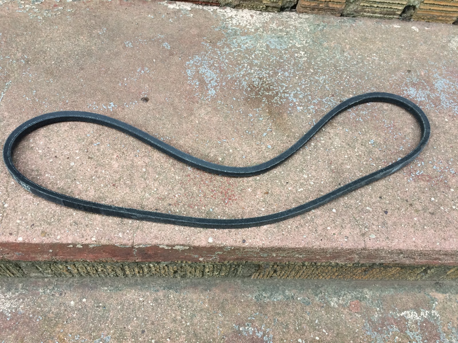 NOS 3L380 V Belt Oil and Heat Resistant