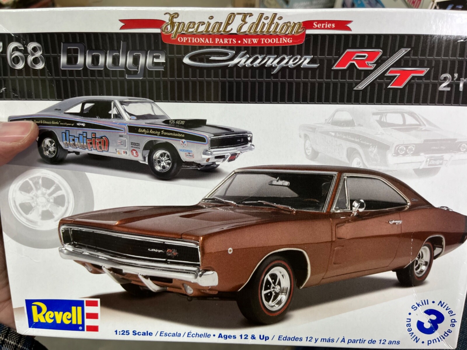自動車 R evell  Dodge charger R/T REVELL MUSCLE Amazon.com: Revell 1:25 '68 Dodge Charger 2 'n 1 , Brown