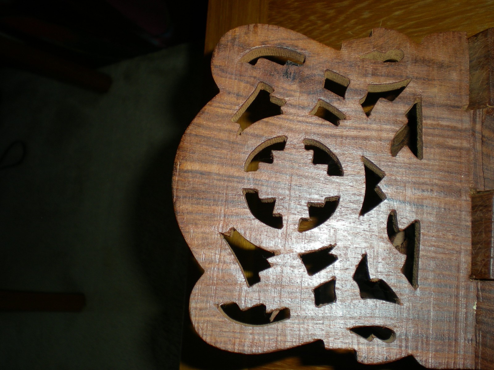 ORNATE CARVED WOOD FOLDING TABLE TOP BOOK / BIBLE HOLDER STAND