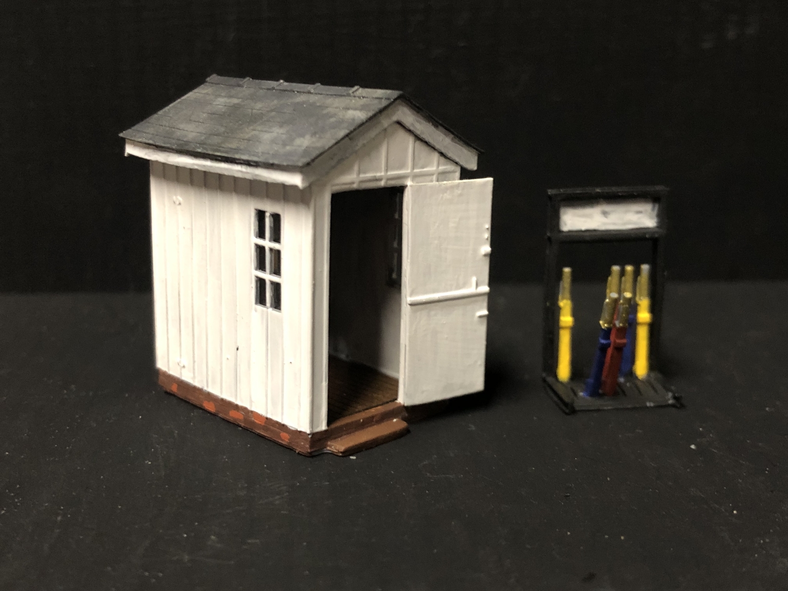 Porthmadog signal mans Hut with levers and glazing - OO9/OO/HO - Picture 1 of 12