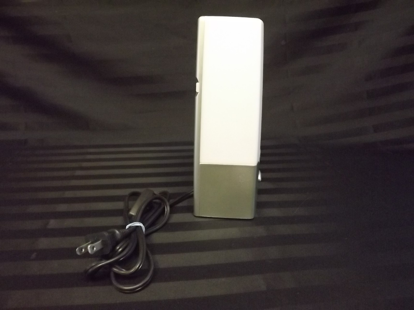 Verilux Happy Light 2500 Compact Mood Therapy Light Energy Lamp VT01-SB Works