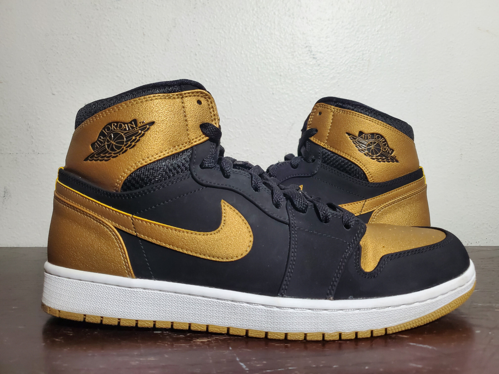 

Кроссовки Nike Air Jordan 1 Retro High 2014 Melo PE Black Metallic Gold 332550-026 размер 12, Золотой, Nike Air Jordan 1