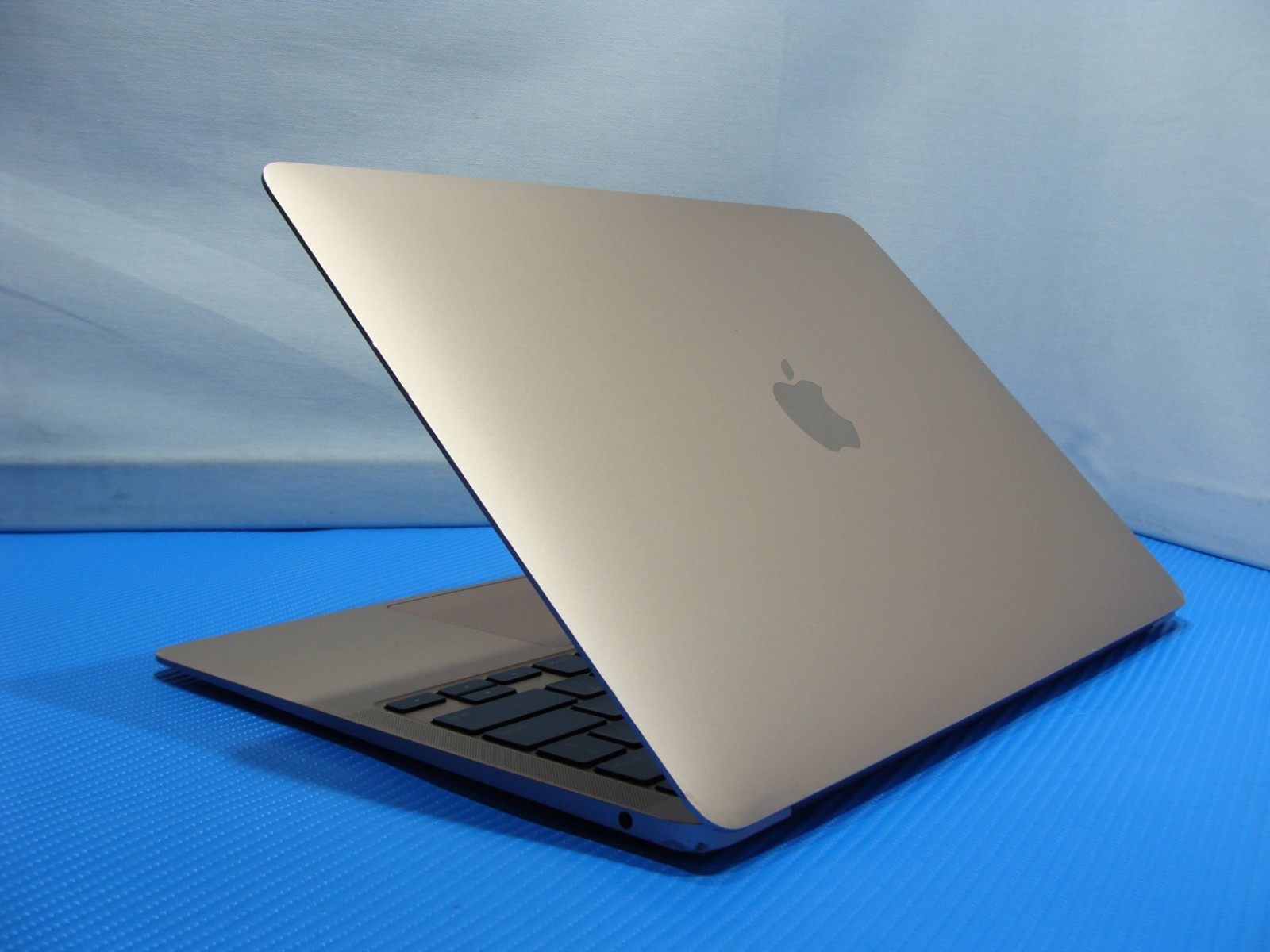 Apple MacBook Air 13" A2179 (2020) i3-1000NG4 1.1GHz 8GB 256GB SSD Gold +PA - Thumbnail 3