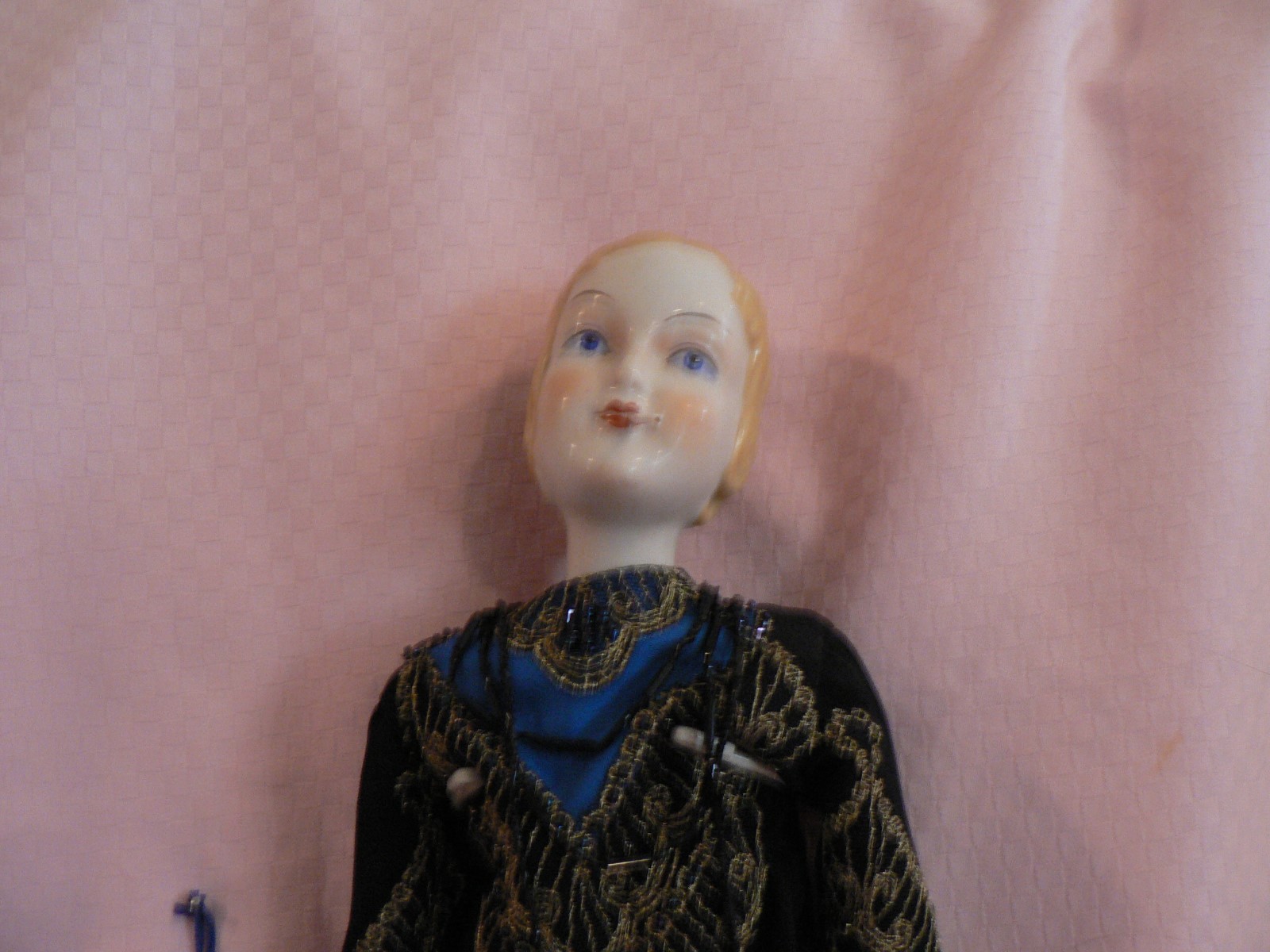 SMOKER BED DOLL WITH CHINA HEAD