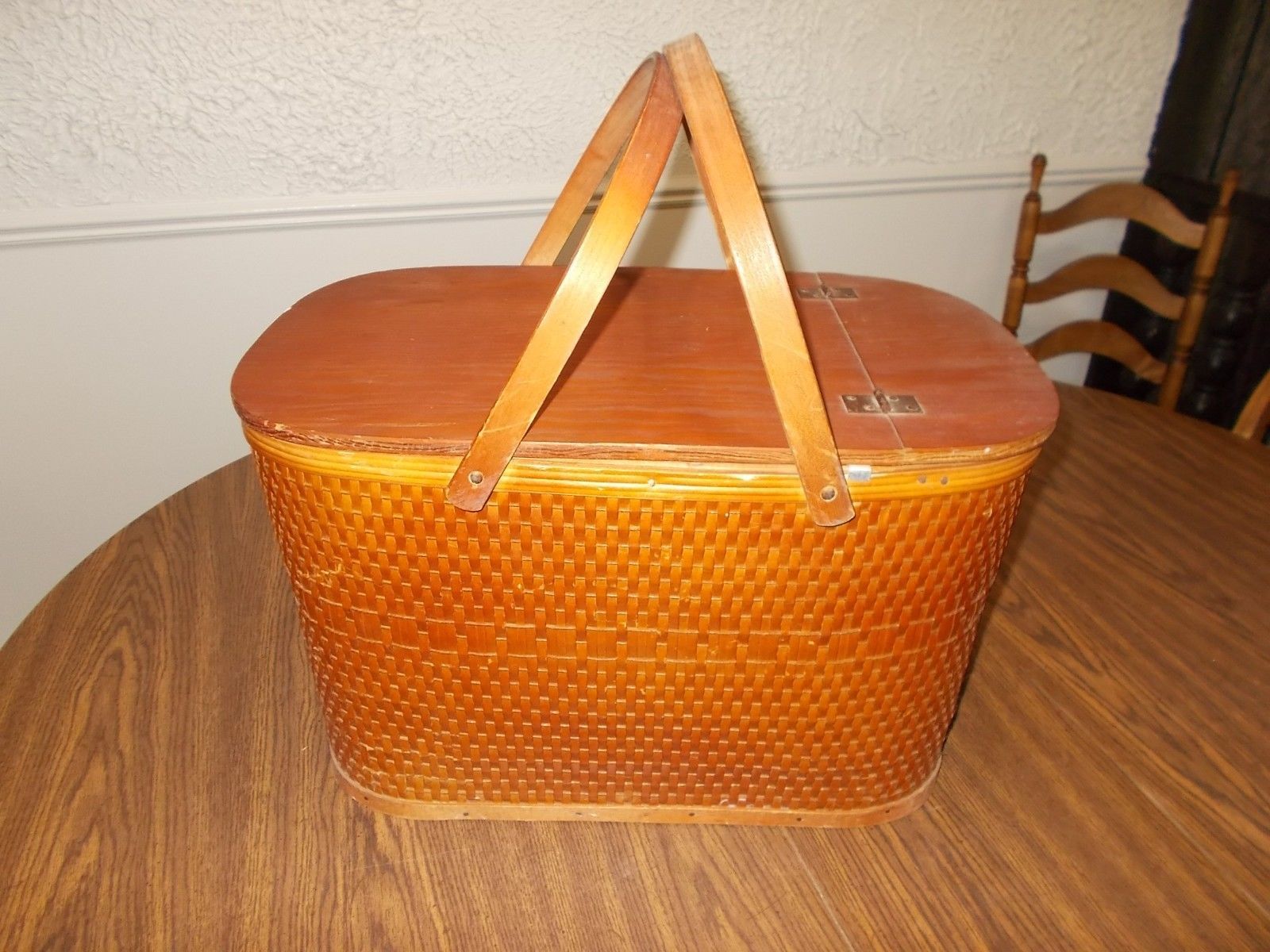 Large Picnic Basket w/ Pie Shelf Vintage HAWKEYE Burlington Woven Wicker