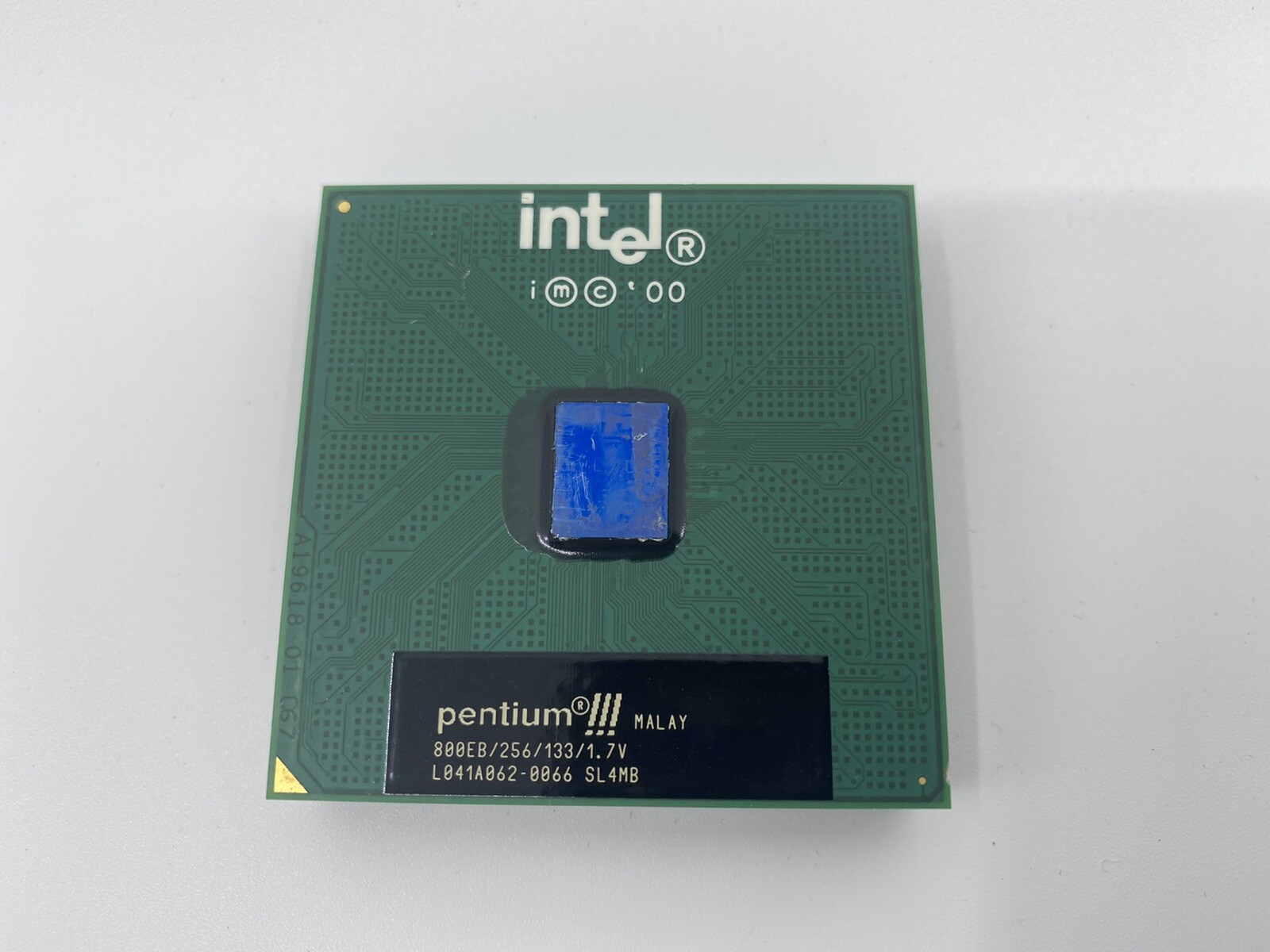 Intel pentium iii. Pentium 3 800 mhz. sl3f7 pentium iii. intel pentium 3 sl 5 fq. intel sl8fx.
