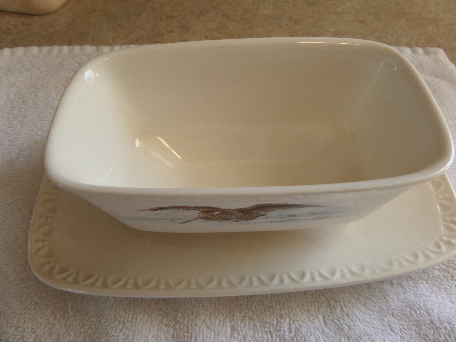 Villeroy and Boch Decor Fontainebleau .GRAVY BOWL  ON TRAY