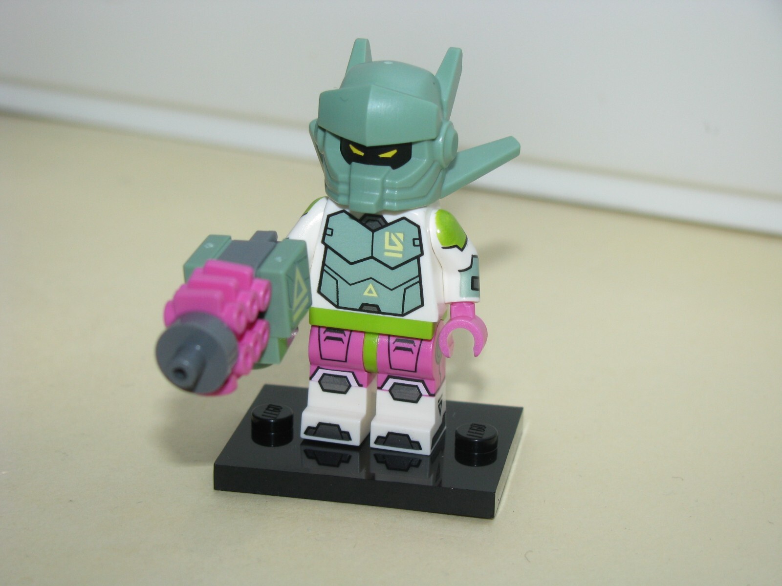 トイガン Rei LEGO Minifigure Series 24 Robot Warrior with New Ray Gun