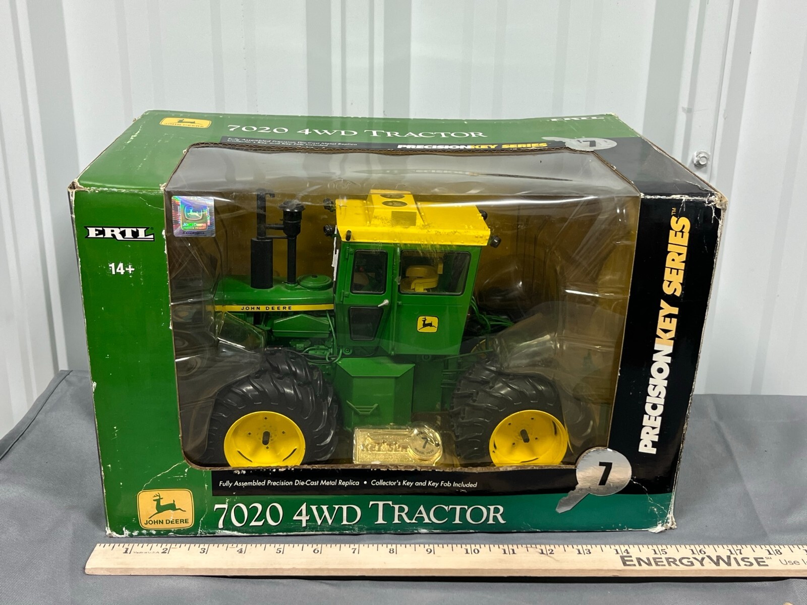 ERTL ジョンディア　トラクター　1/16 スケール 1/16 John Deere 7520 4WD Tractor, 50th Anniversary - Ertl