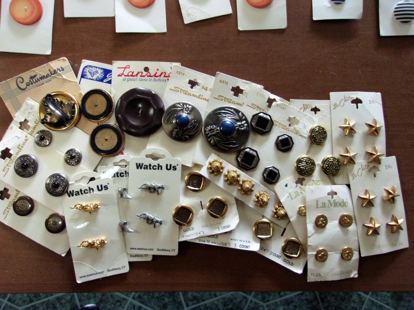 VINTAGE BUTTONS ON 64 CARDS LOT SOME METAL VERY NICE