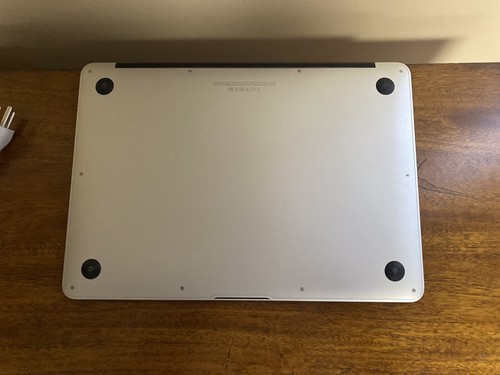 Apple MacBook Air 13" A1466 1.8GHz Intel Core i5 8GB RAM 128GB SSD 2017