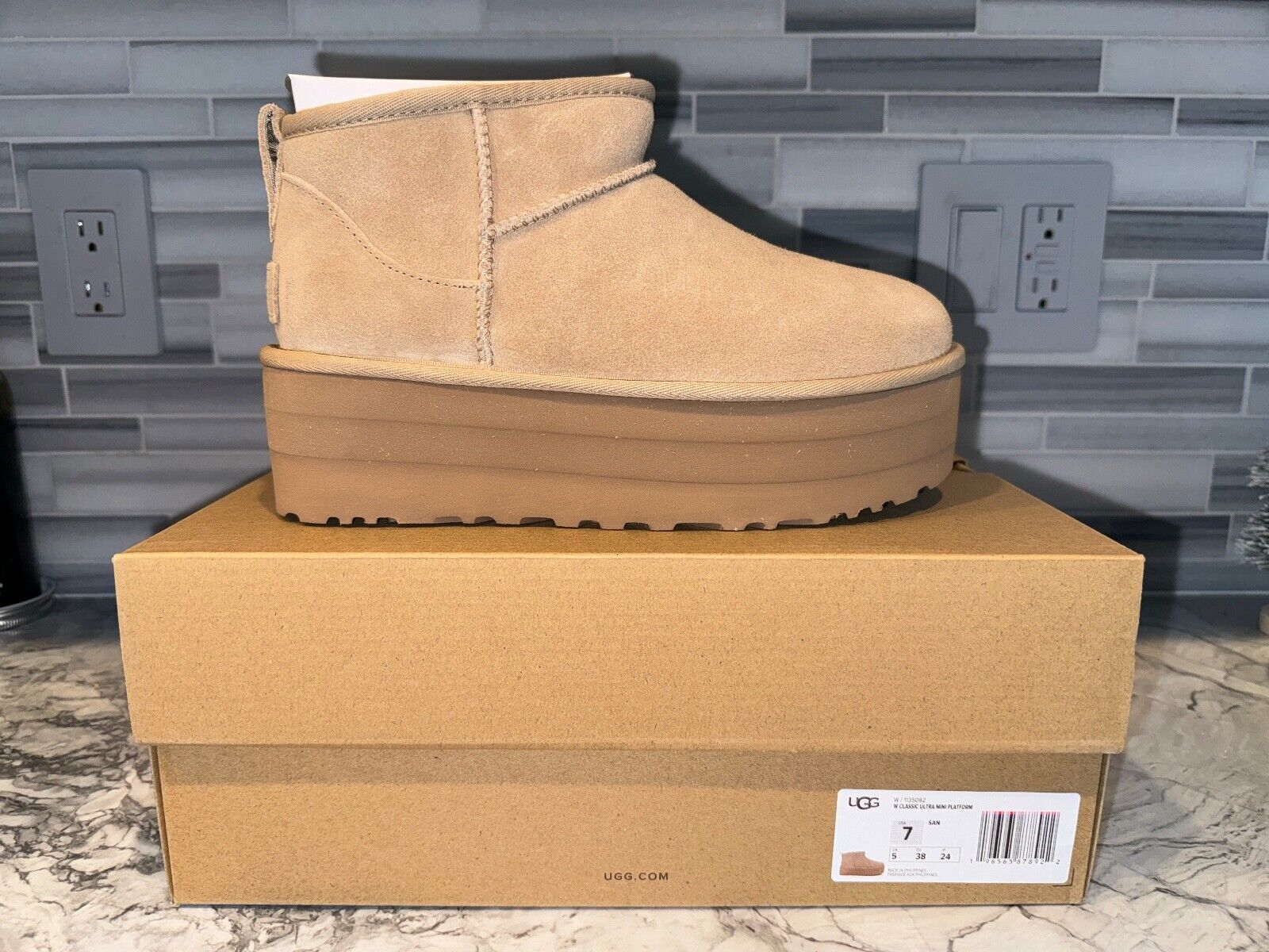 UGG Classic Ultra Mini Platform Boot Women's Sand Sizes 7W UGG Classic Ultra Mini Platform Boot Women's Sand Sizes 7W