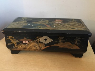 beautiful Vintage Wooden 2 Pair Chopsticks Set of 2 Chopsticks,With wooden box,New old stock Gold red,Chopsticks Japanese black