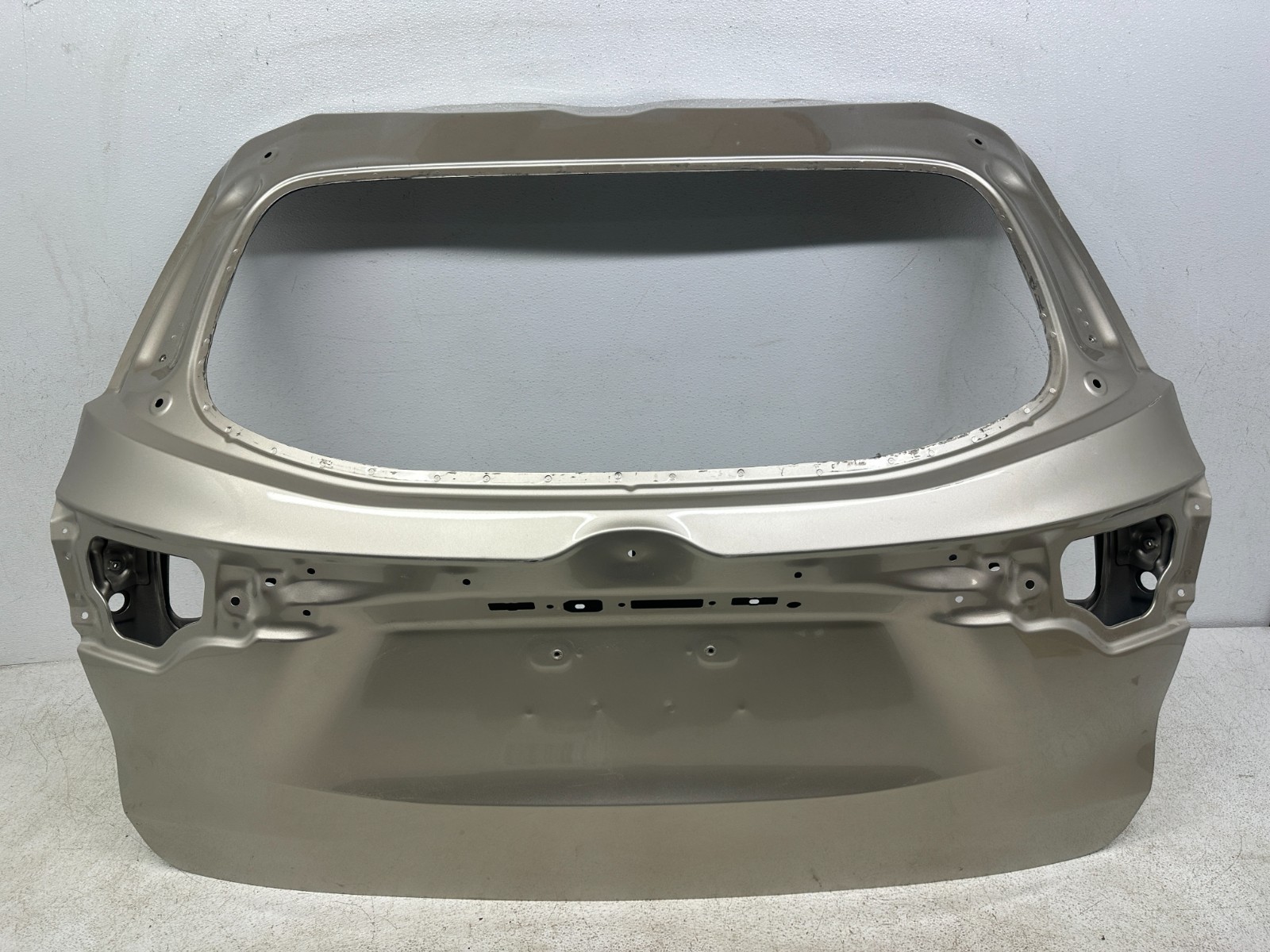 2014 - 2019 TOYOTA HIGHLANDER TAILGATE LIFTGATE BACK DOOR SHELL OEM Dents