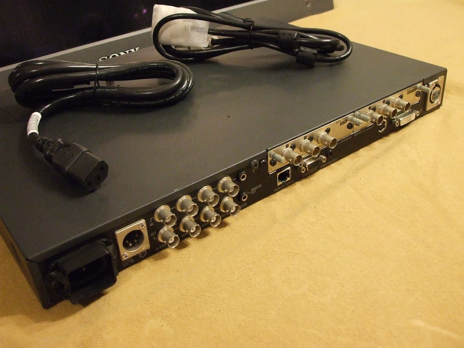 Sony LMD-320W Professional 30