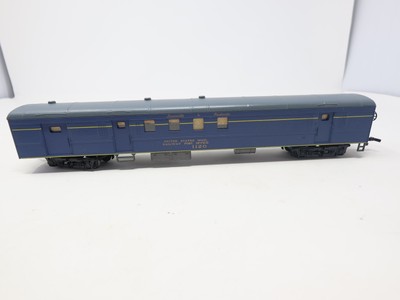 USED Rivarossi HO Scale, Passenger Car RPO, Louisville & Nashville #1120 READ