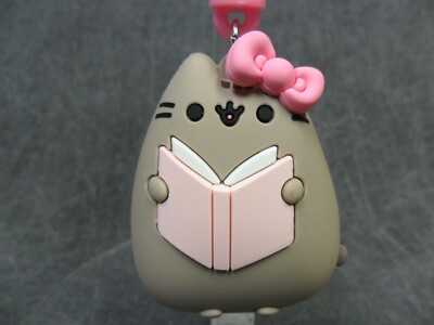 Hello Kitty x Pusheen NEW * Pusheen Reading Book Clip - Chase * Opened Blind Bag