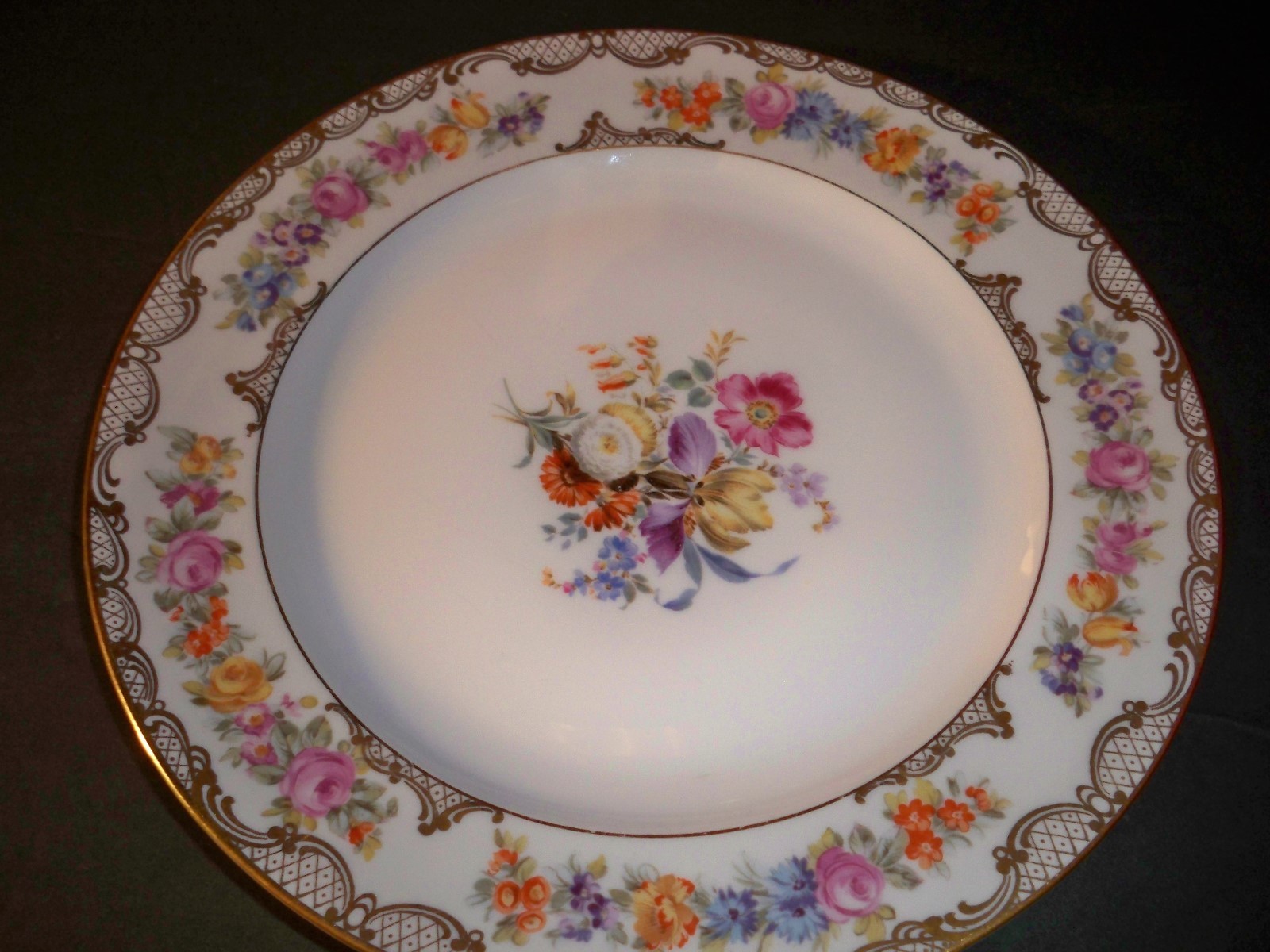 ROYAL BAYREUTH ROB41 DINNER PLATE FLORAL WITH GOLDTONE ACCENTS 9 7/8