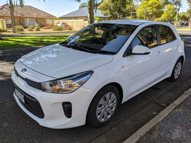 Kia rio white