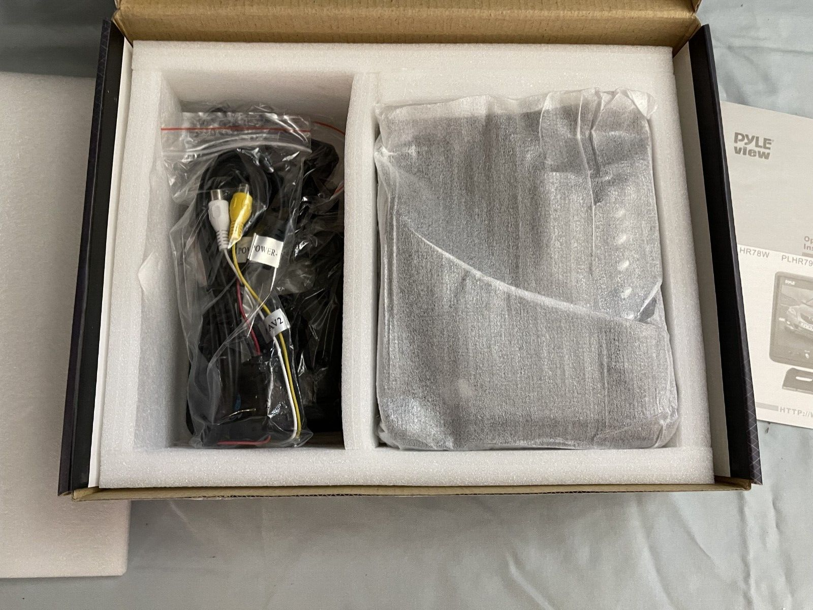 PYLE View Widescreen PLGHR79 Monitor w/Headrest Shroud