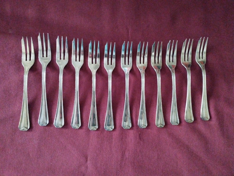12 Fourchettes A GÃ¢Teau En MÃ©Tal ArgentÃ© Christofle ModÃ¨Le Chevron
