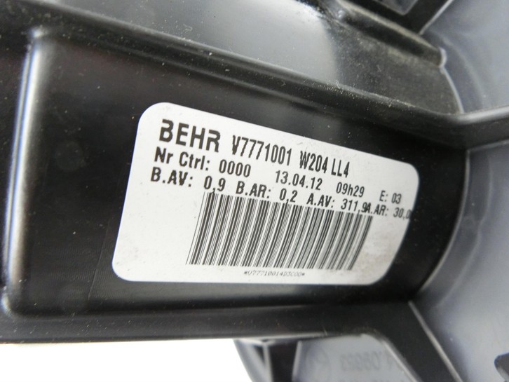 Mercedes S204 W204 11-15 Gebläsemotor Lüftermotor Heizungsgebläse Mercedes S204 W204 11-15 11.05.2012 A2128200708... Bild 2