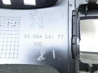 Peugeot 5008 09-13 Blende Einbaurahmen 12V Steckdose Peugeot 5008 09-13 12.01.2011 9686404177 gebraucht Vorschau 7