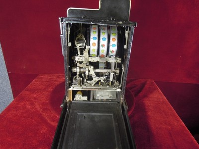 Antique Mills Slot Machine 5 cent Diamond Front 1933- 1946