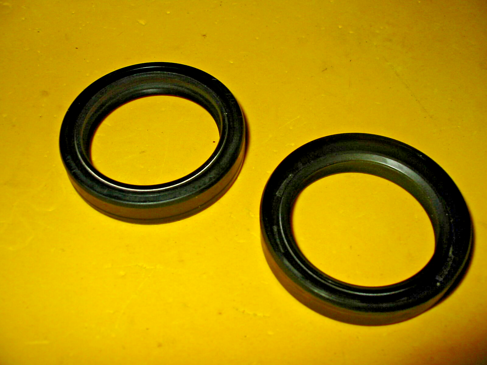 2 seals XJ650 Turbo XJ900 Seca XV920 XS1100 fork seal 15-2562