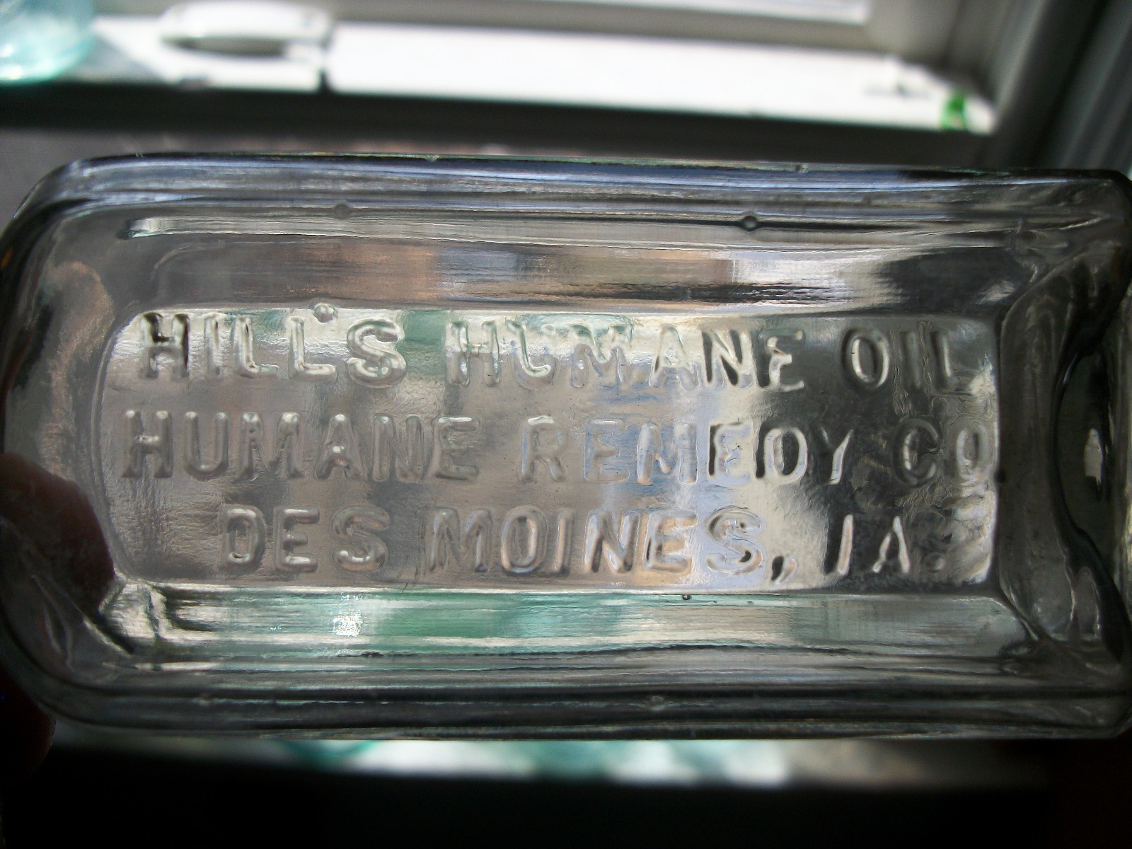 HILL'S HUMANE OIL HUMANE REMEDY CO DES MOINES IOWA CLEAR 1900 ERA MEDICINE