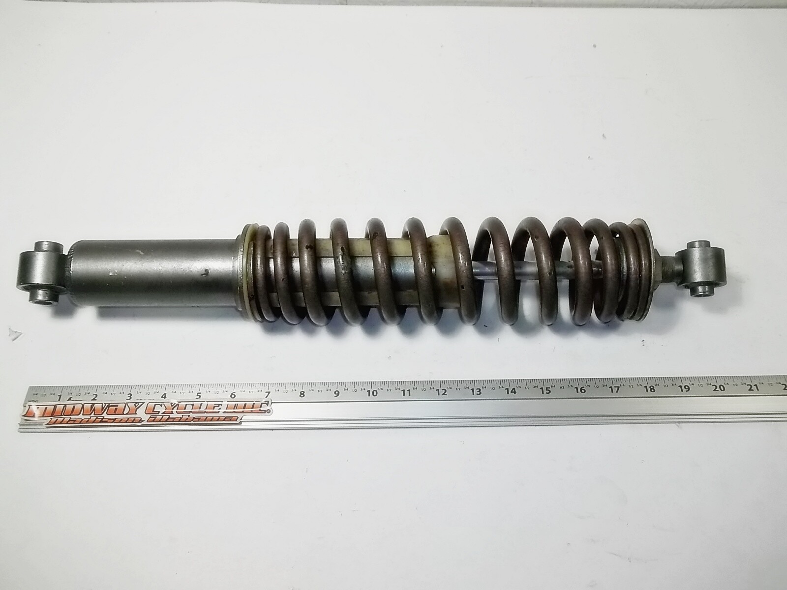 YAMAHA 82 83 XT550 REAR SHOCK ABSORBER 5Y1-22210-00-00 YAMAHA 82 83 XT550 REAR SHOCK ABSORBER 5Y1-22210-00-00