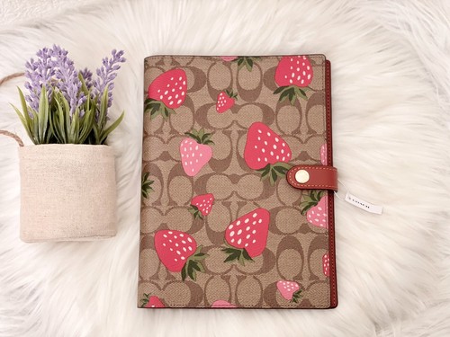 希少✨COACH Strawberry Signature Pink Charm Strawberry Bag Charm | Coachtopia ™