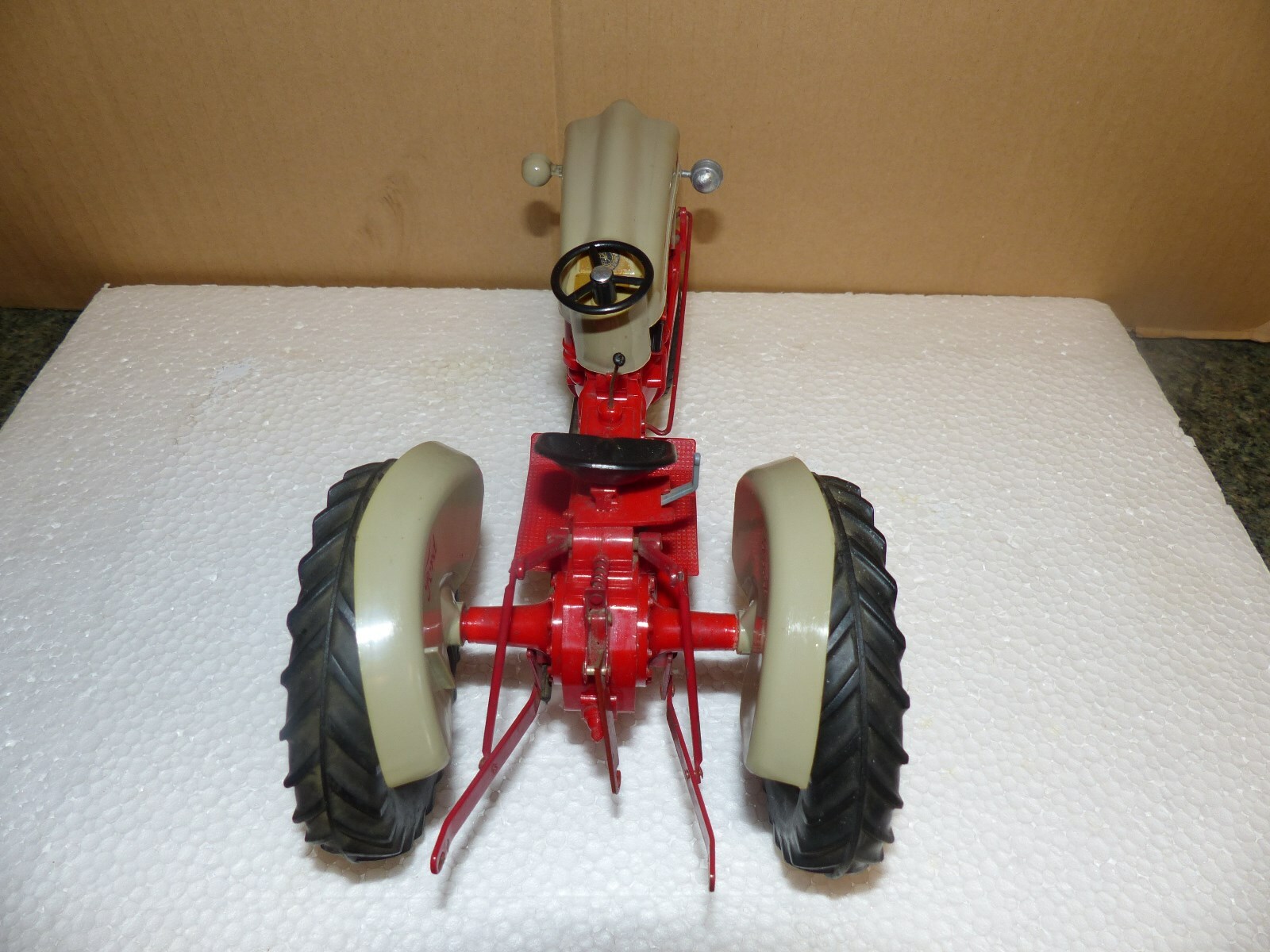 RARE 1/12 SCALE 1957 PRODUCT MINITURE PLASTIC FORD 900 TOY TRACTOR