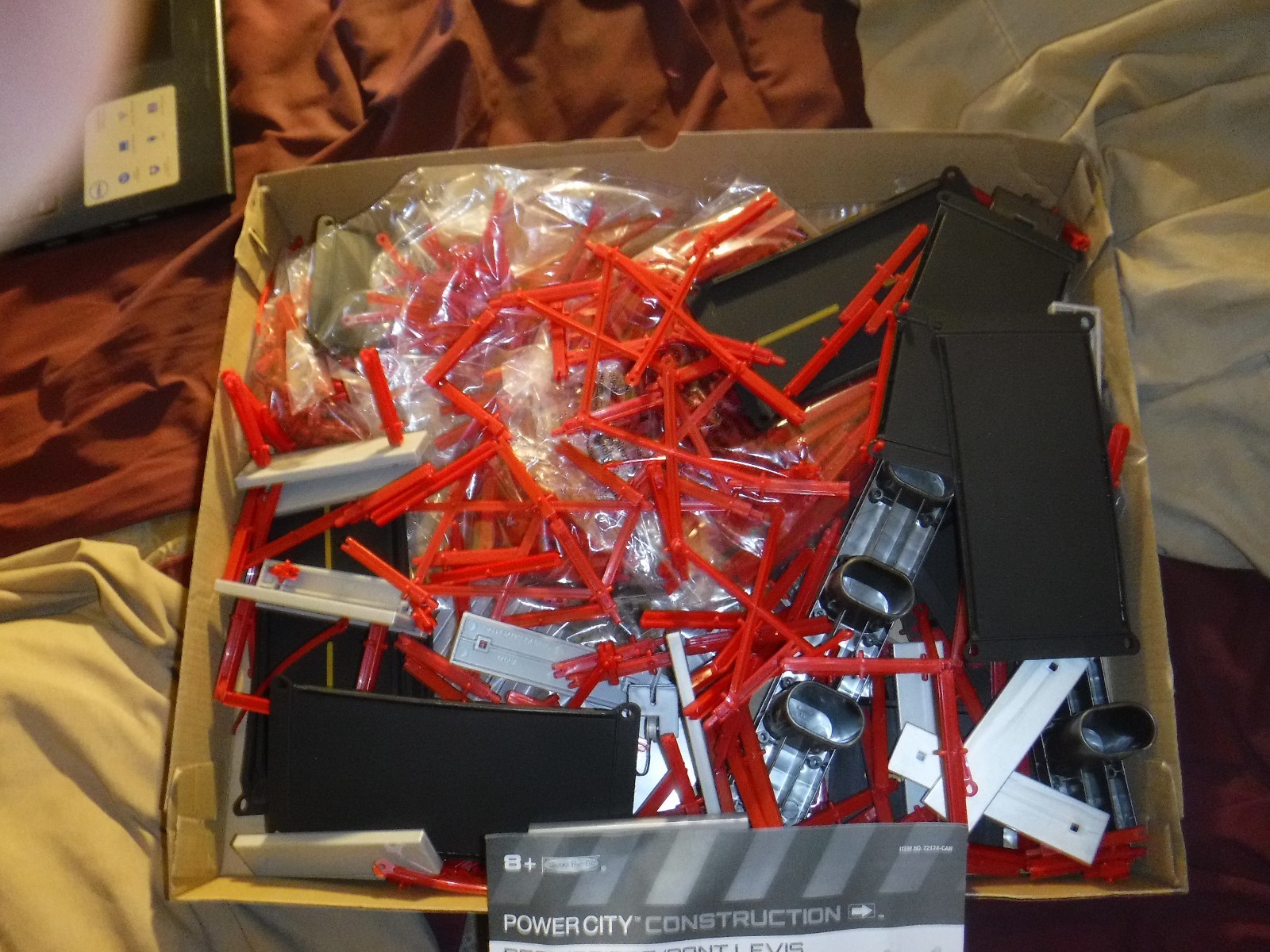 POWER CITY CONSTRUCTION DRAWBRIDGE 2014 OVER 5 FEET LONG 605 PIECES NIB