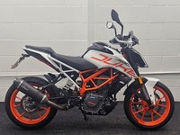 KTM DUKE 390 ABS ** LEO VINCE EXHAUST - HAND GUARDS - 12 MONTHS MOT **
