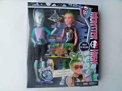 2013 TOYS''R''US EXCLUSIVE MIB MONSTER HIGH MANSTER GIFT SET