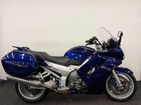 YAMAHA FJR 1300 ** ADJUSTABLE SUSPENSION - CENTRE STAND - PANNIERS **