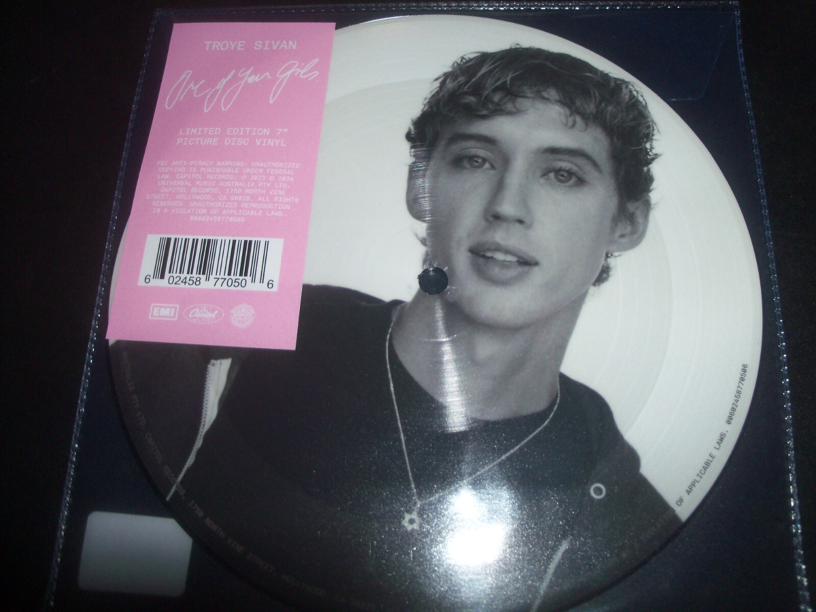 トロイ・シヴァン直筆サイン入り超特大写真…Troye Sivan Signed Autograph SIVAN Troye - All-Autographes.com