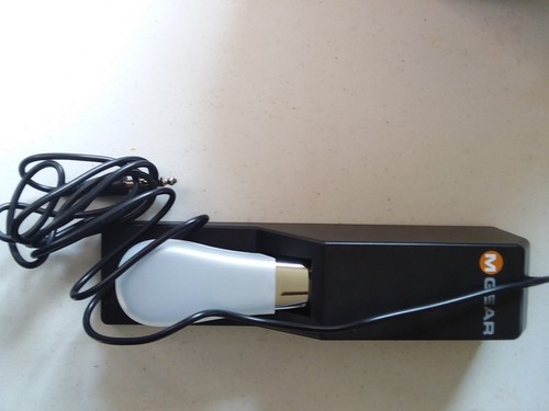 Universal Sustain Pedal with Piano Style Action for Electronic Keyboards M-Audio