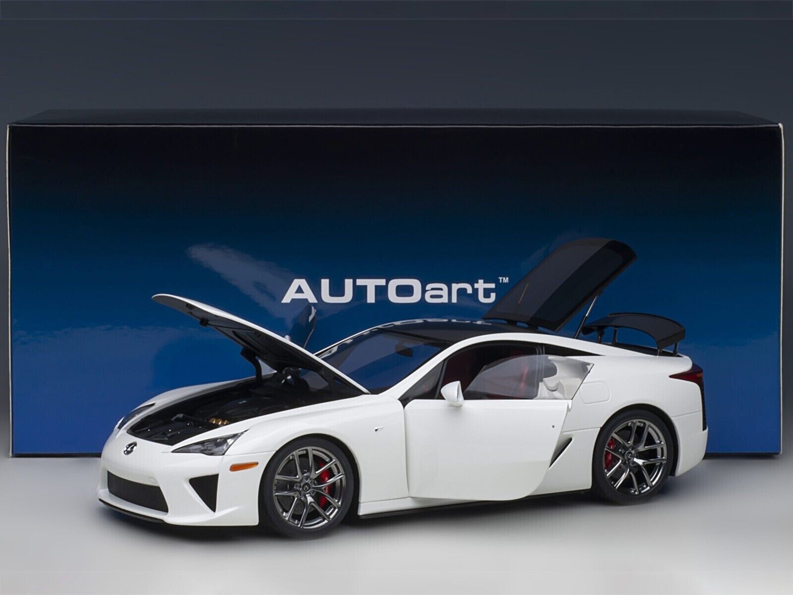 1/18 Lexus LFA Whitest White W/Carbon Red Interior Model Car 1/18 Lexus LFA Whitest White W/Carbon Red Interior Model Car
